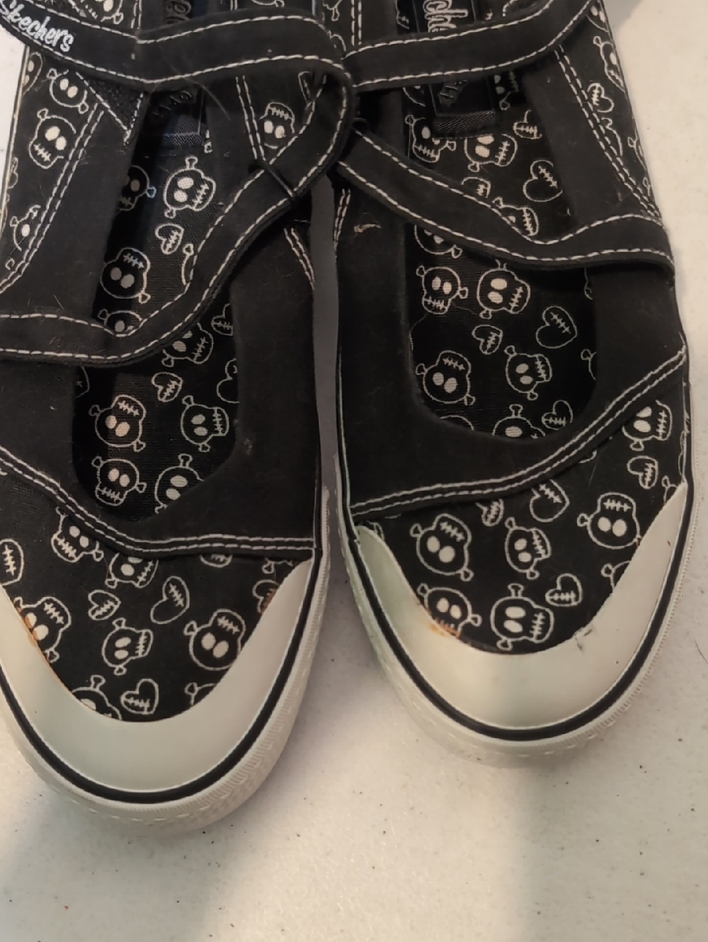 Women's Skechers Goth Black Skull Print Mary Jane Sneakers Like New Size 8.5 - Picture 8 of 8